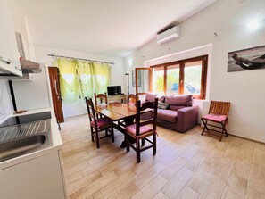 Apartment, 2 Bedrooms | Living area | 22-inch flat-screen TV with cable channels - Villetta La Cinta Dx (San Teodoro)