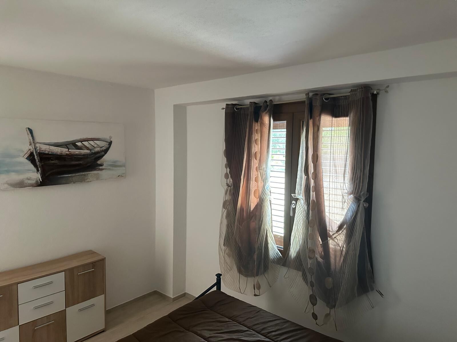 3 bedrooms, cribs/infant beds