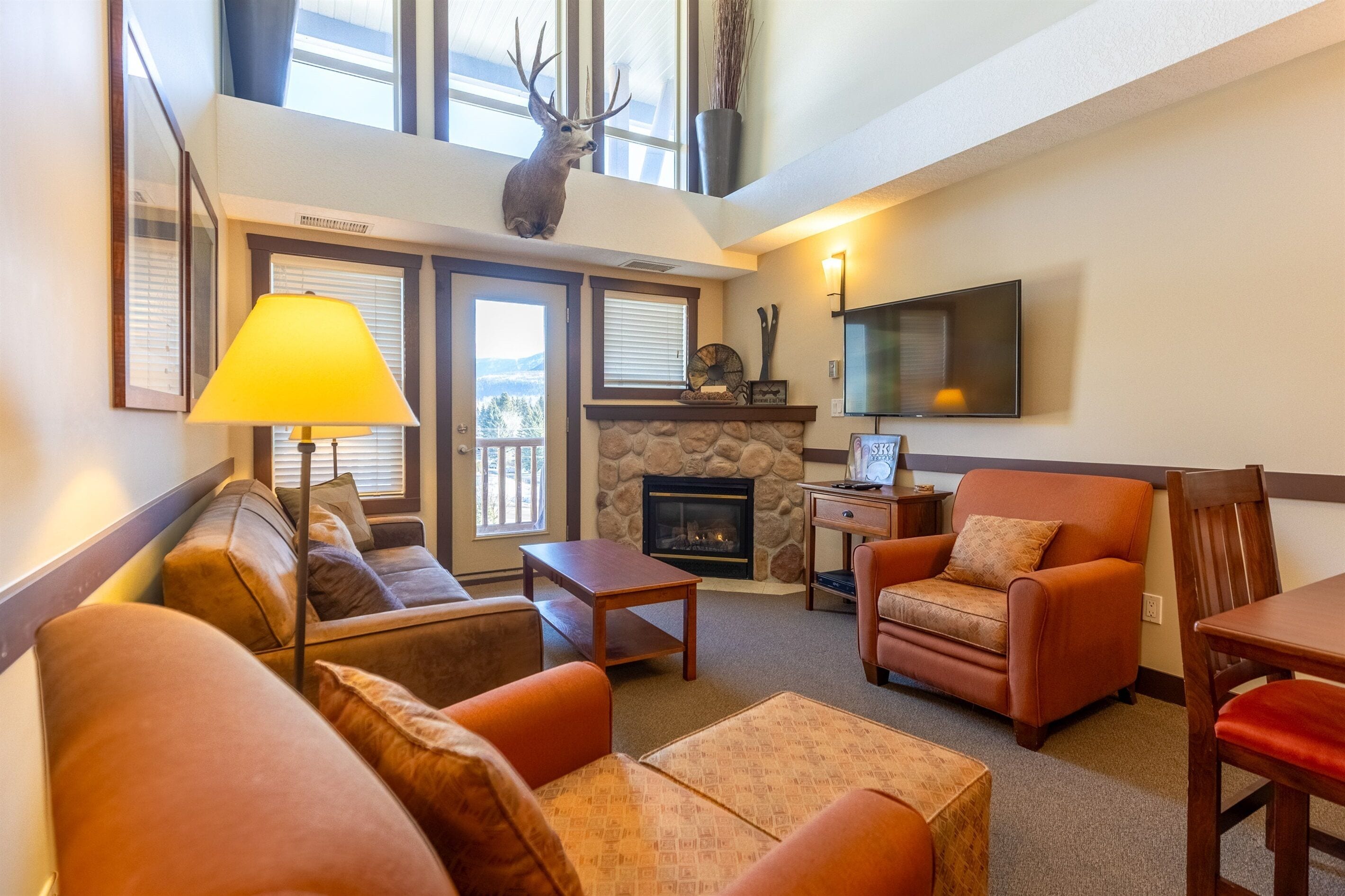 Smart TV, fireplace