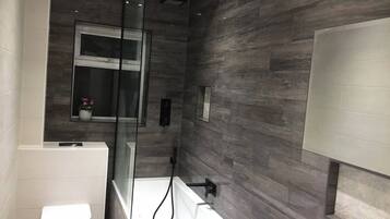Room, 1 Bedroom | Bathroom amenities | Towels, soap, shampoo