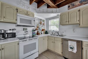 Fridge, microwave, oven, stovetop - 209B Midland "The Cottage"  Less than two blocks to Lewes Beach! (Lewes)