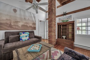 TV, books - 209B Midland "The Cottage"  Less than two blocks to Lewes Beach! (Lewes)