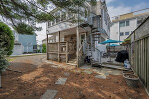 Exterior - 209B Midland "The Cottage"  Less than two blocks to Lewes Beach! (Lewes)