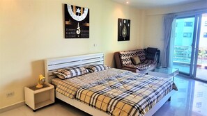 1 bedroom - Jomtien Plaza Residence Large Modern Studio Apartment (Pattaya)