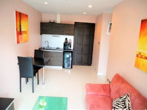 Condo, 1 habitación, para fumadores, balcón | Restaurantes