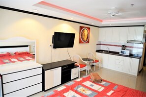 Condo, 1 Bedroom, Smoking, Balcony | 1 bilik tidur, Wi-fi
