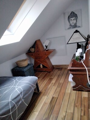 2 chambres, fer et planche à repasser, Wi-Fi, draps fournis