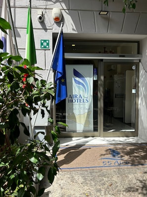 Vista frontal de la propiedad