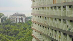 Condo, 1 Bedroom, Smoking, Balcony | Front of property