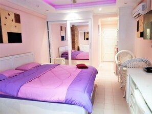 Condo, 1 Bedroom, Smoking, Balcony