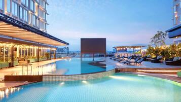 Outdoor pool, pool loungers