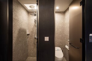 Designer toiletries, hair dryer, bathrobes, slippers - Mercure Ambassador Seoul Hongdae (Seoul)