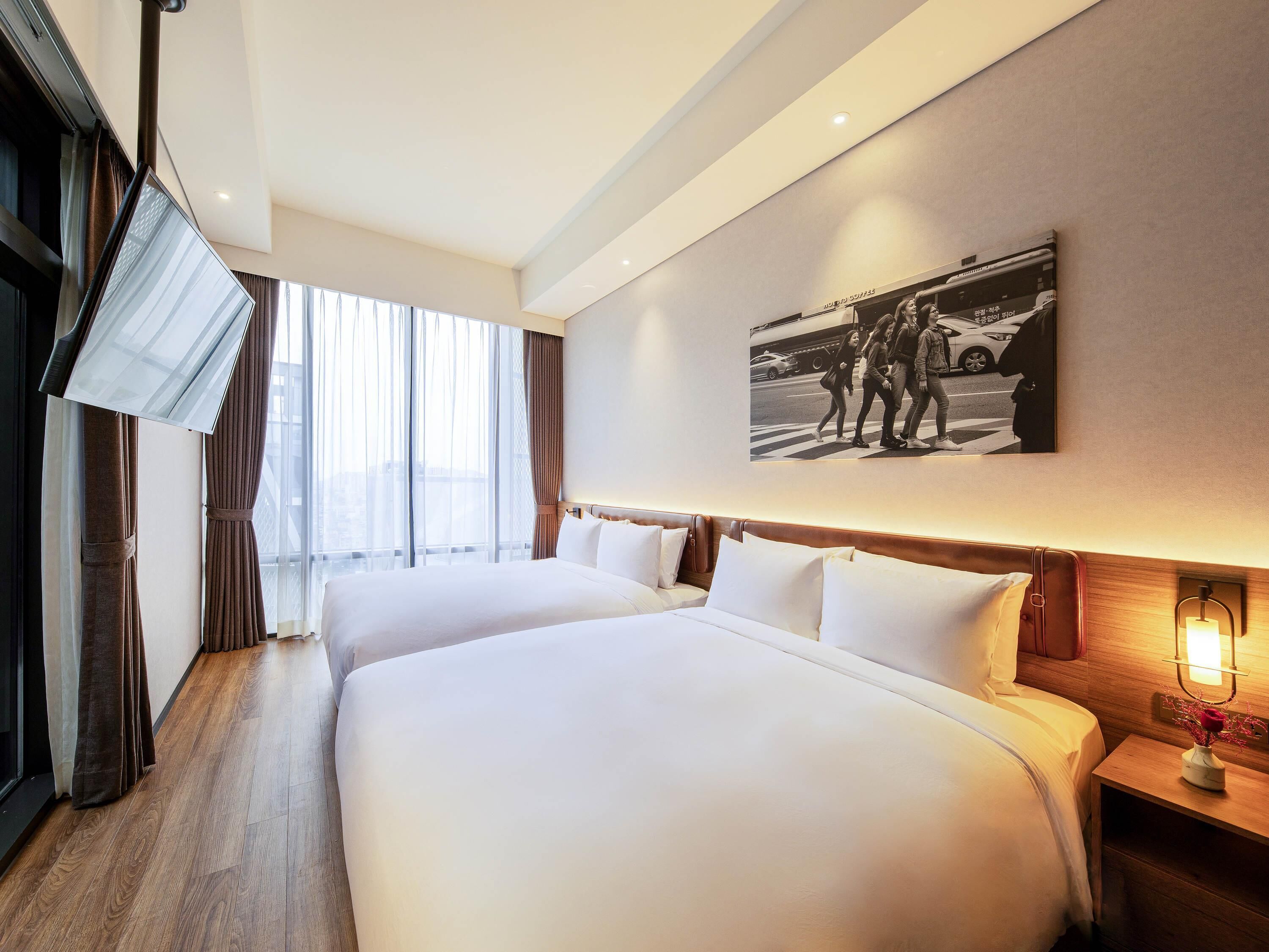 Suite Junior, 2 lits doubles (Open Air Bath) | Literie de qualité, coffre-fort, ameublement unique, bureau