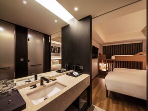 Premium bedding, in-room safe, individually furnished, desk - Mercure Ambassador Seoul Hongdae (Seoul)