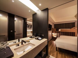 Premium bedding, in-room safe, individually furnished, desk
