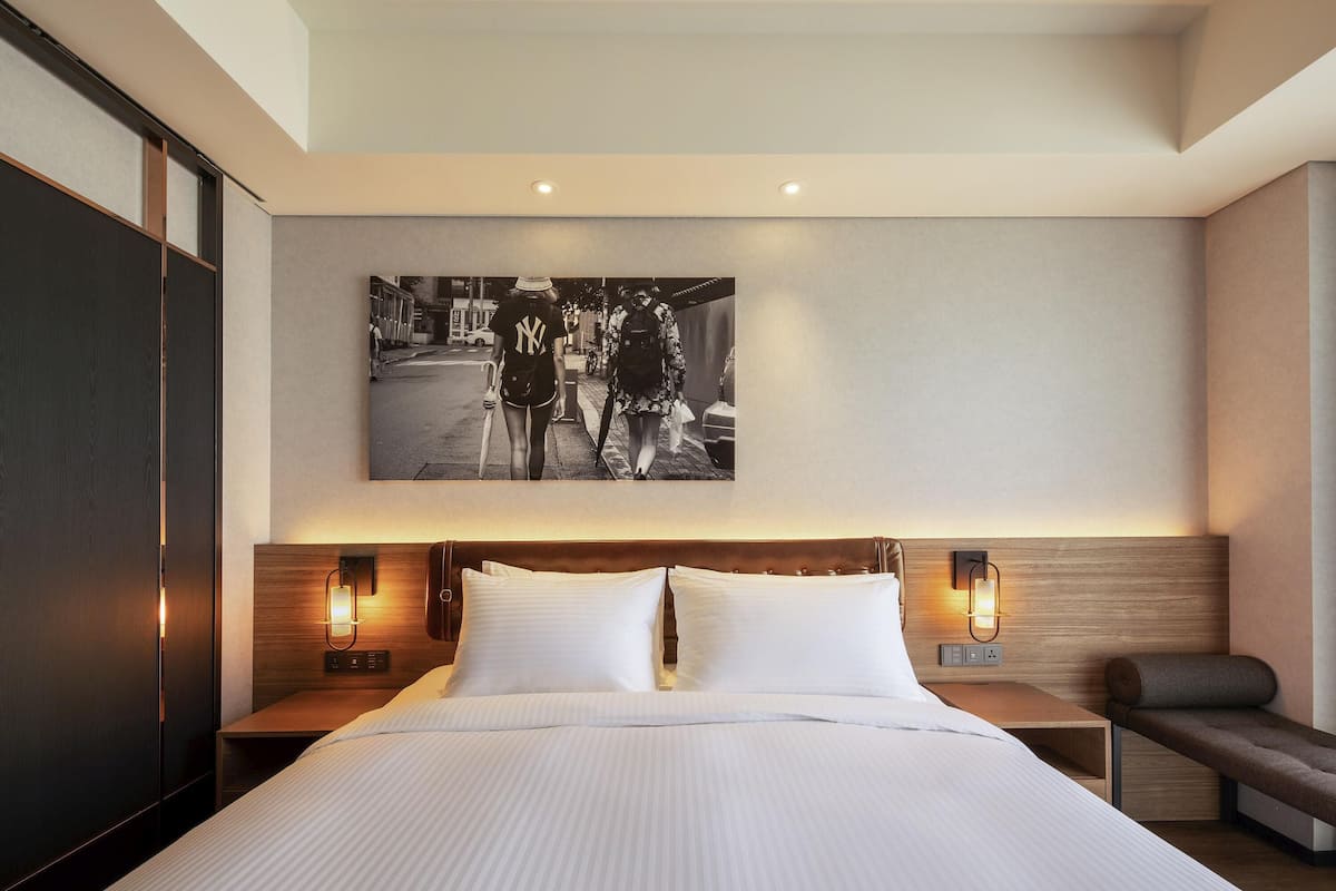 Deluxe Room, 1 King Bed, Balcony (Superior) | Premium bedding, in-room safe, individually furnished, desk