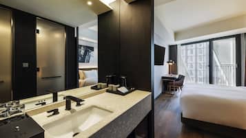 Premium bedding, in-room safe, individually furnished, desk