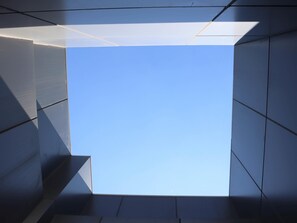 고급 침구, 객실 내 금고, 각각 다르게 가구 비치, 책상