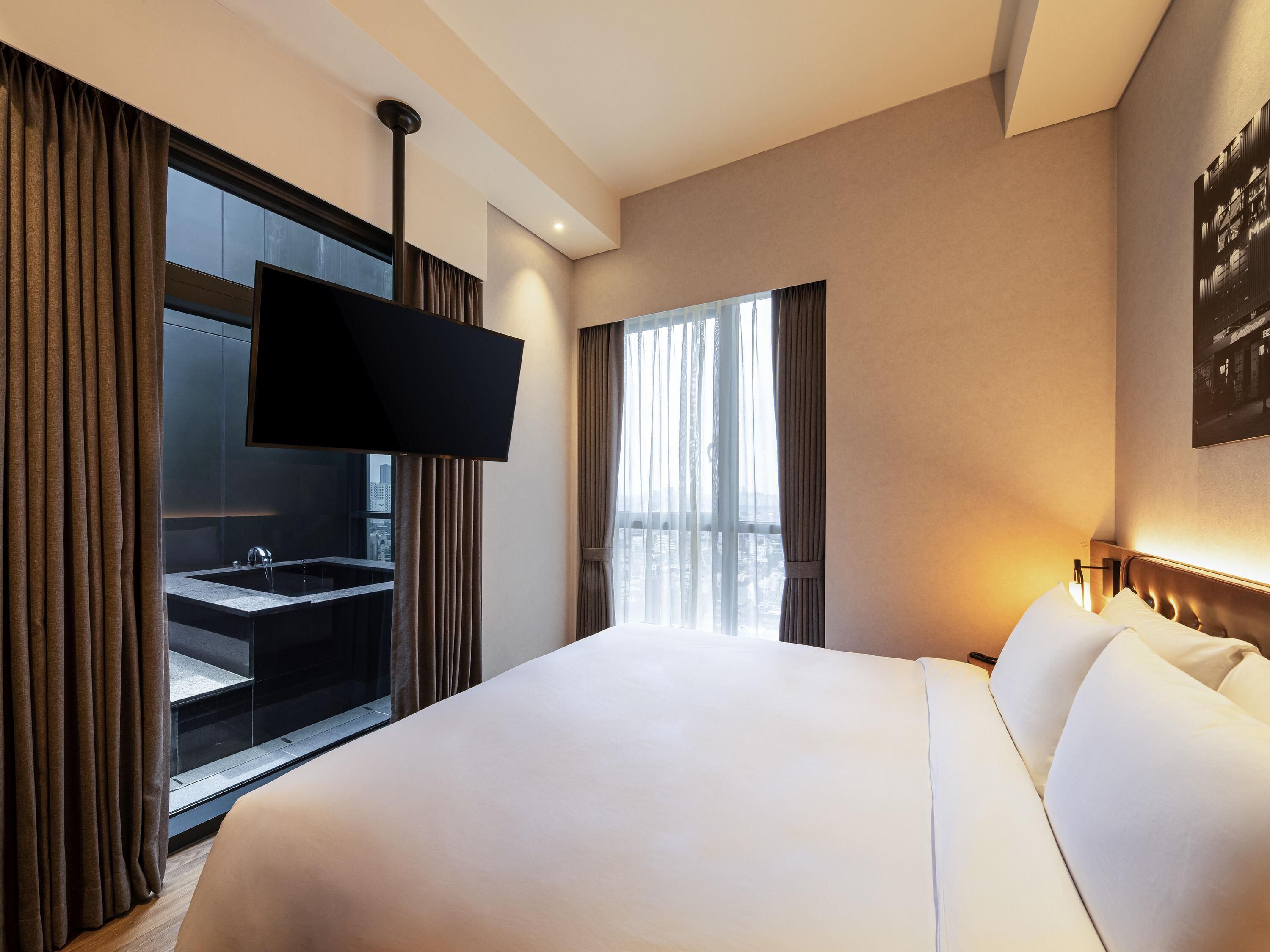 Suite Junior, 1 très grand lit (Open Air Bath) | Literie de qualité, coffre-fort, ameublement unique, bureau