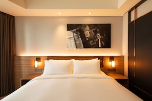 Deluxe Room, 1 King Bed, Balcony (Superior) | Premium bedding, in-room safe, individually furnished, desk