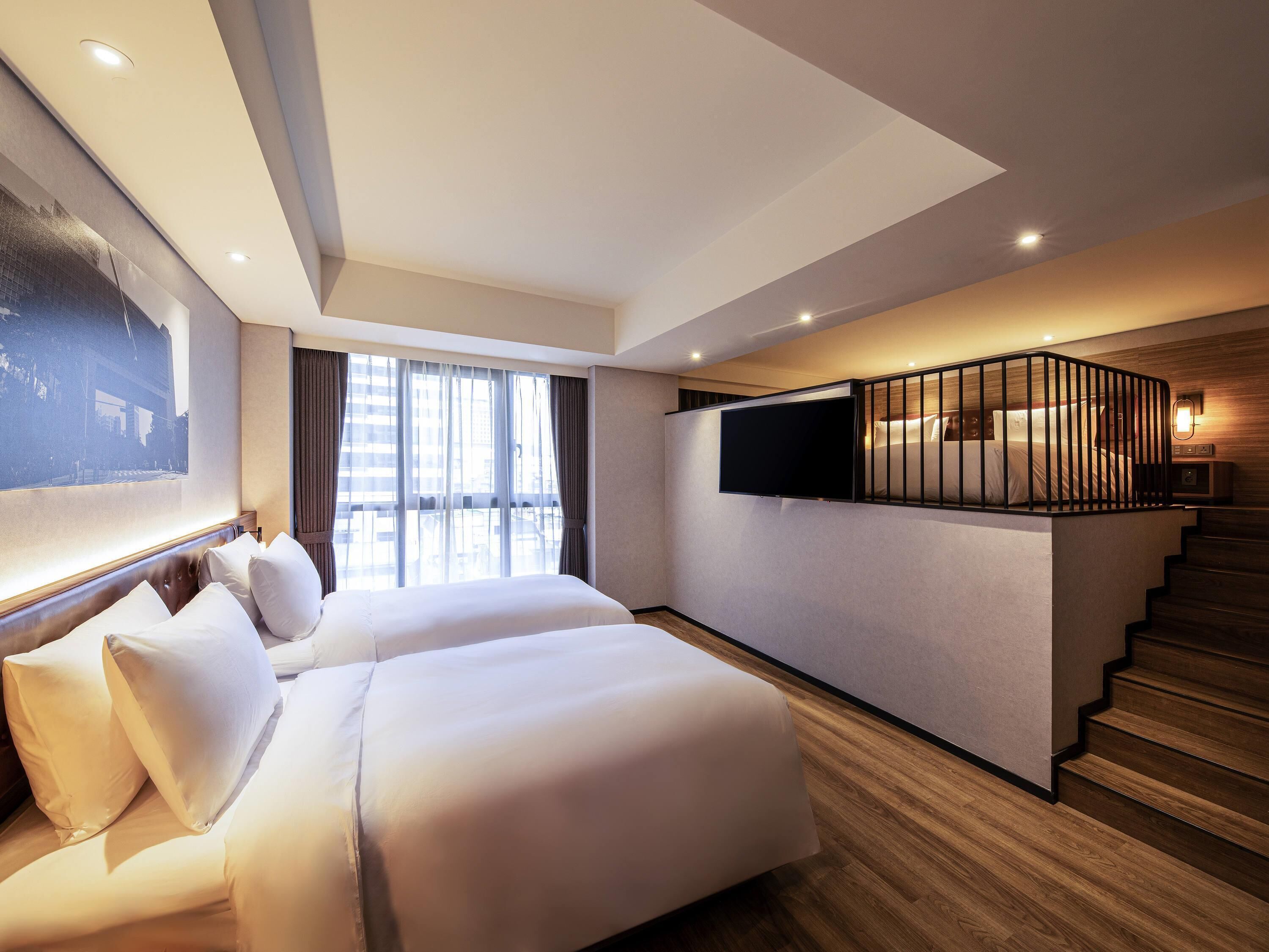 高档床上用品、客房内保险箱、特色家居、办公桌