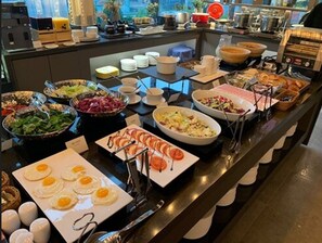 매일 뷔페 아침 식사 유료
