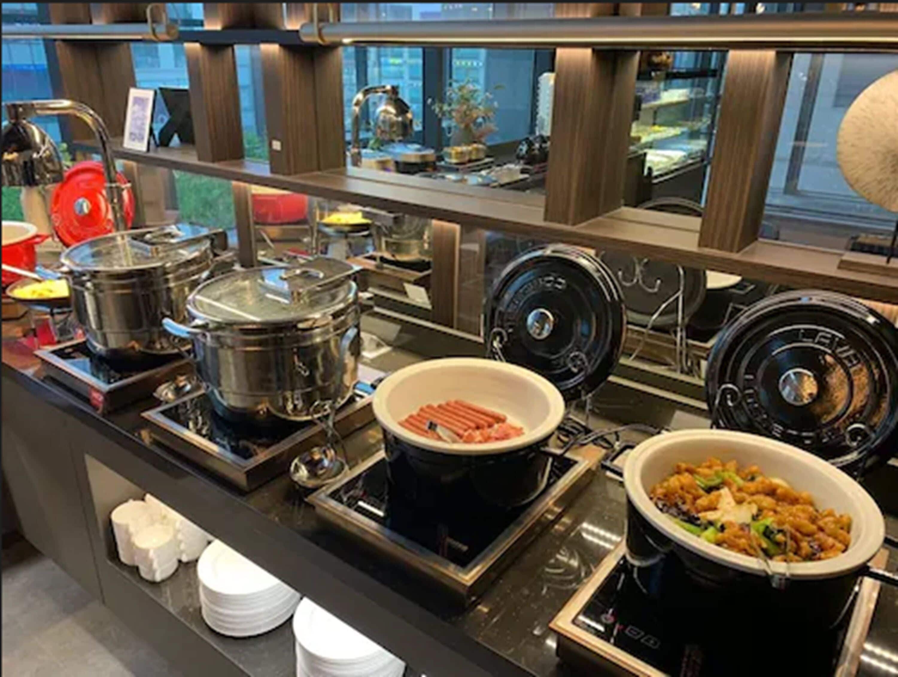 daily buffet breakfast (krw 27500 per person)