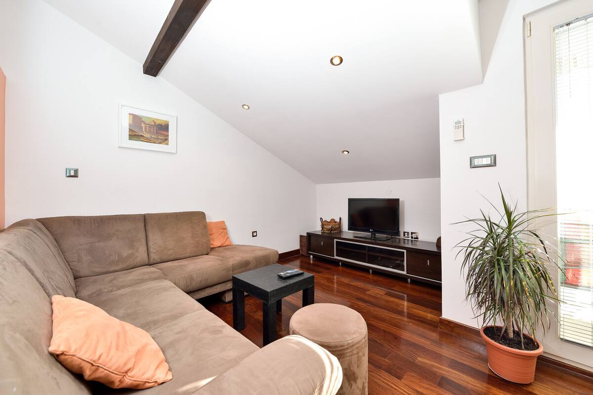Apartment, 2 Bedrooms, Balcony, Ocean View | Living room | Flat-screen TV
