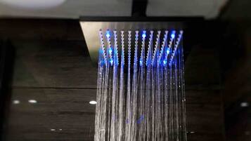 Room, 1 Bedroom | Bathroom | Towels