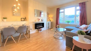 Living room - Diana's House - City Centre, Next to St James Park (Newcastle-upon-Tyne)