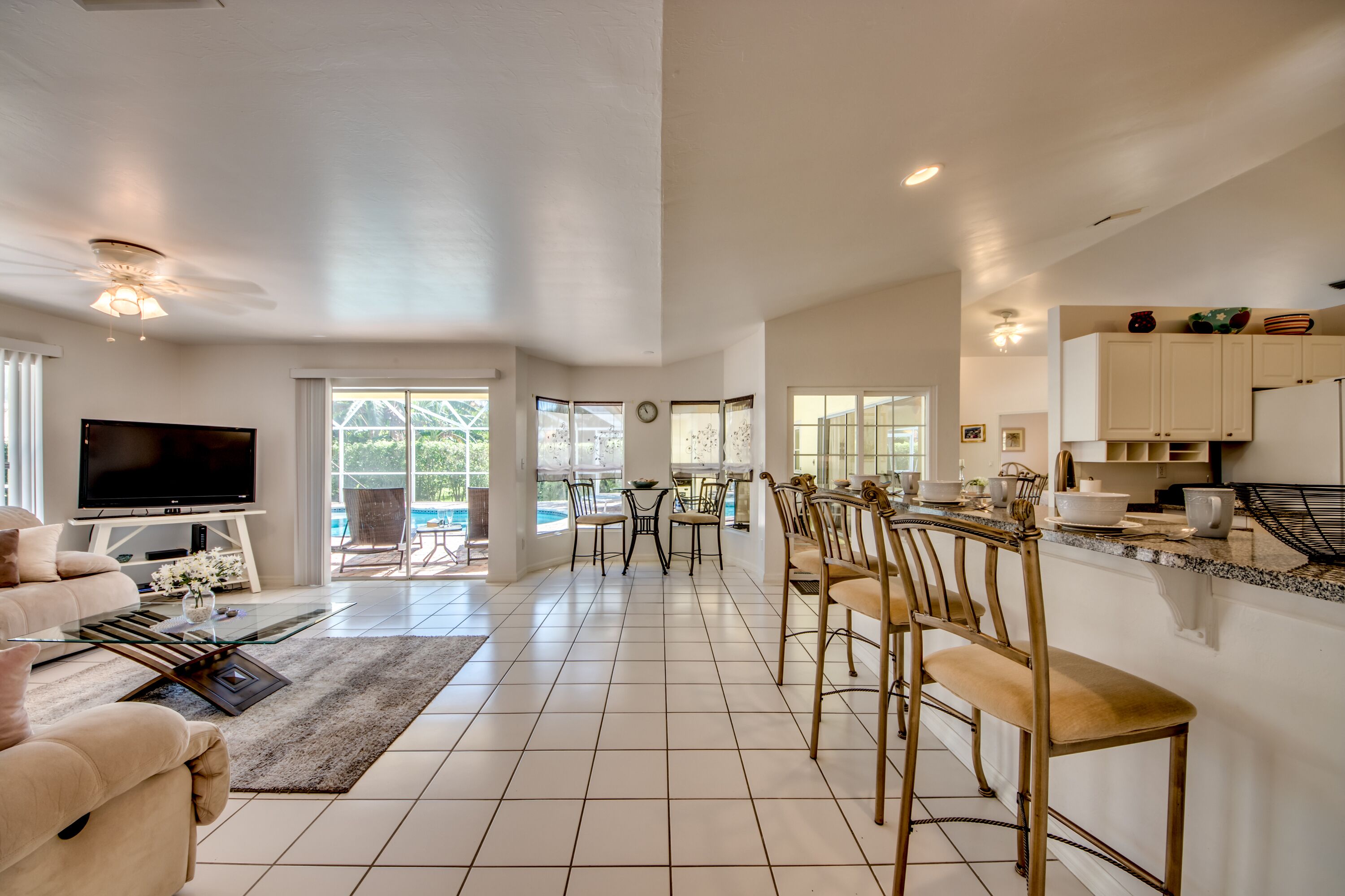Villa Surfside With Salt Water Elec. Heated Pool, Free Wifi, Kayaks, Bicycles - Cape Coral, FL