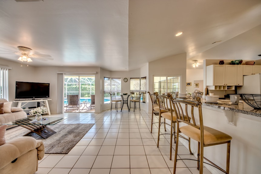 Villa Surfside With Salt Water Elec. Heated Pool, Free Wifi, Kayaks, Bicycles - Cape Coral, FL