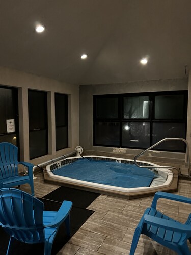 Base area Unit! Short walk to lift! Clean and comfortable! Best deal