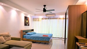 Condo, 1 Bedroom, Smoking, Balcony