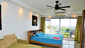 Condo, 1 Bedroom, Smoking, Balcony