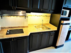 Apartment, 1 Bedroom, Smoking, Balcony | Private kitchen