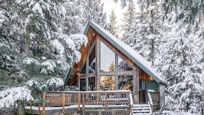 Unclassified image, 3 of 33, button - Dog-friendly Chalet W/great Views & Sauna, Near the Slopes (Girdwood)