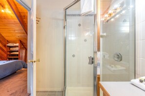 Bathroom - Dog-friendly Chalet W/great Views & Sauna, Near the Slopes (Girdwood)
