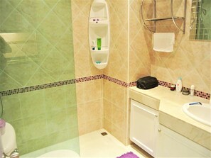 Apartment, 1 Bedroom, Smoking, Balcony | Bathroom