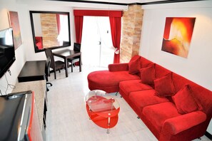 Ping pong - Beach Condo Jomtien Pool View Large Modern 1 Bedroom Kitchen (Pattaya)