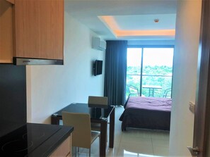 Apartamento, 1 quarto, sacada, vista para a cidade | Área de estar