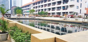 อพาร์ทเมนท์, 1 ห้องนอน, ระเบียง | สระว่ายน้ำ | สระว่ายน้ำกลางแจ้ง