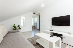 Villa, 2 Bedrooms, Accessible | Interior