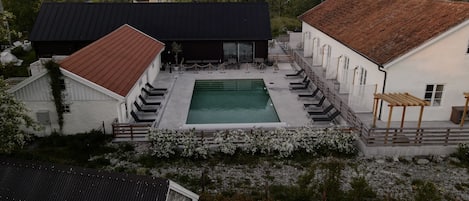 Piscina externa sazonal