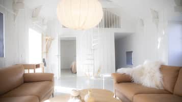 Exclusive Suite | 1 bedroom, individually decorated, individually furnished, desk