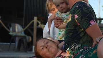 Kauden mukainen ulkouima-allas