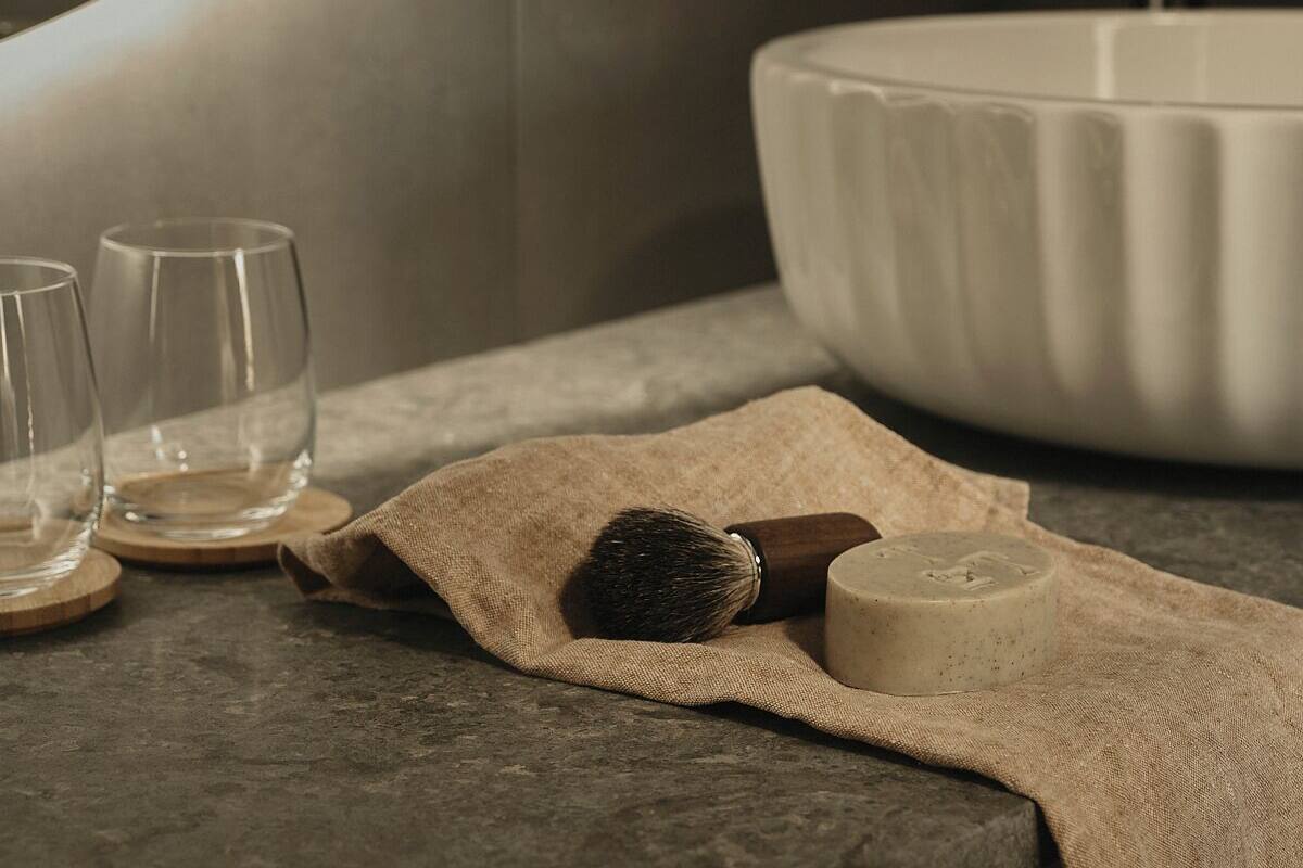 shower, free toiletries, towels, soap