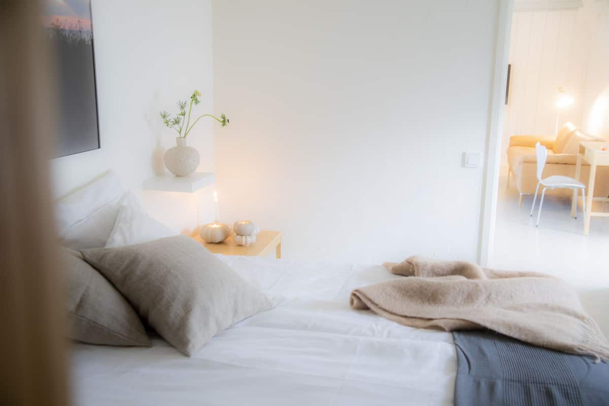 exclusive suite | 1 bedroom, individually decorated, individually furnished, desk