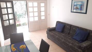 Apartment, 1 Bedroom, Smoking | Interior