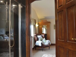 4 bedrooms, free WiFi, bed sheets